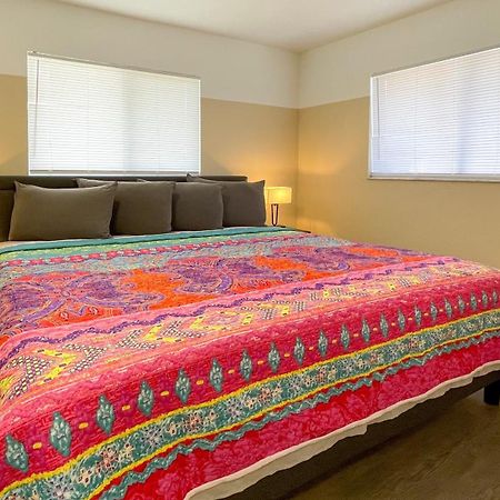 Lazy Cuckoo Inn - Sleek And Stylish Studio Apartments Fort Myers Beach Exteriör bild