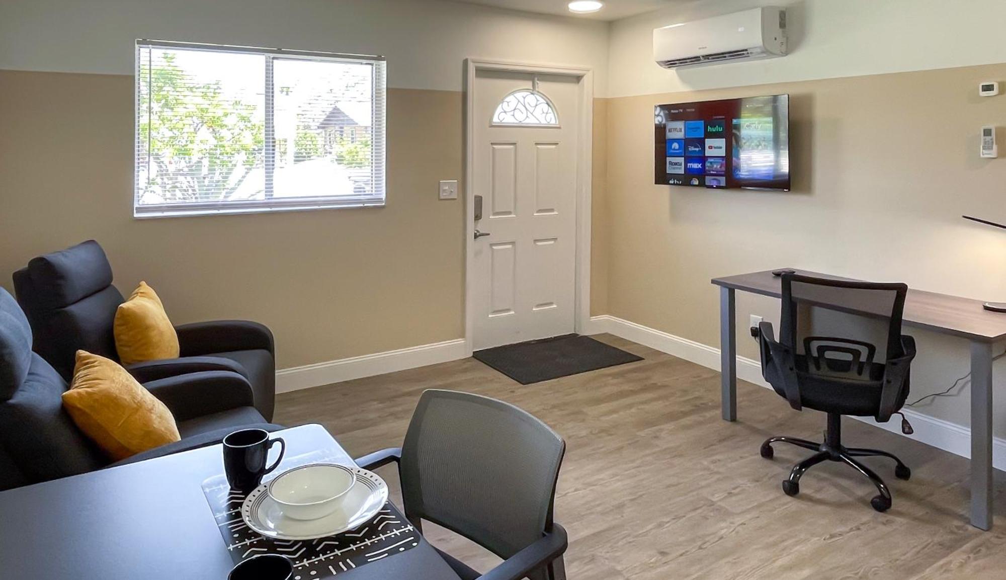 Lazy Cuckoo Inn - Sleek And Stylish Studio Apartments Fort Myers Beach Exteriör bild