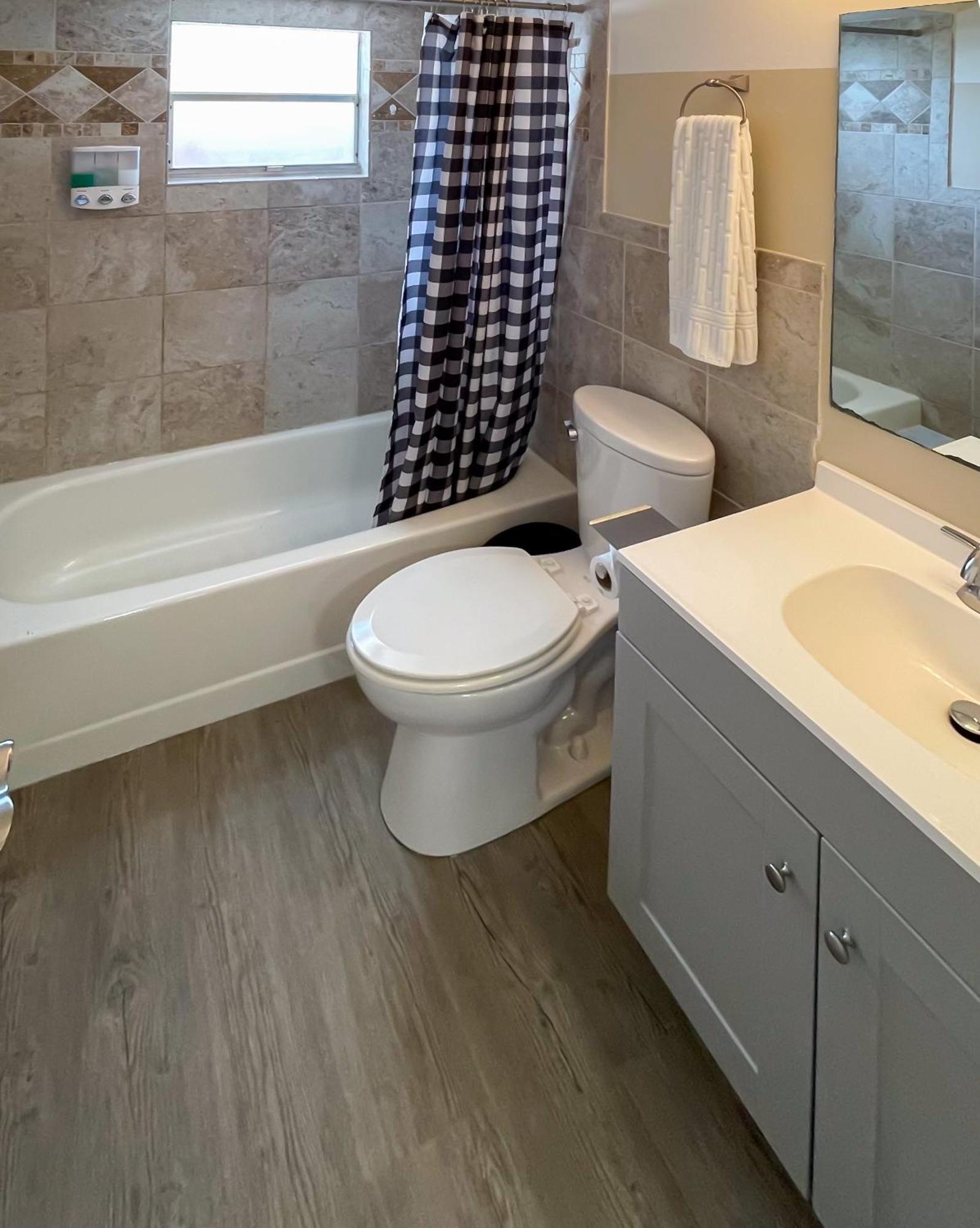 Lazy Cuckoo Inn - Sleek And Stylish Studio Apartments Fort Myers Beach Exteriör bild